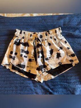 Lululemon black & white split shorts size 8